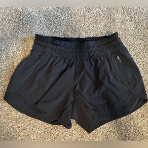 Lululemon hottie hot short 4” black size 6